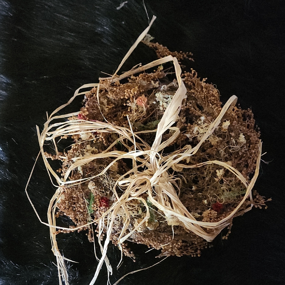Grapevine Decorative Wreath. VINTAGE .